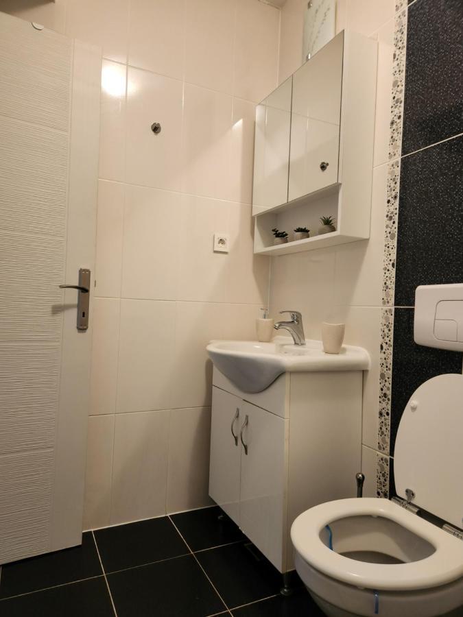 Airport Apartment Otopeni Ngoại thất bức ảnh